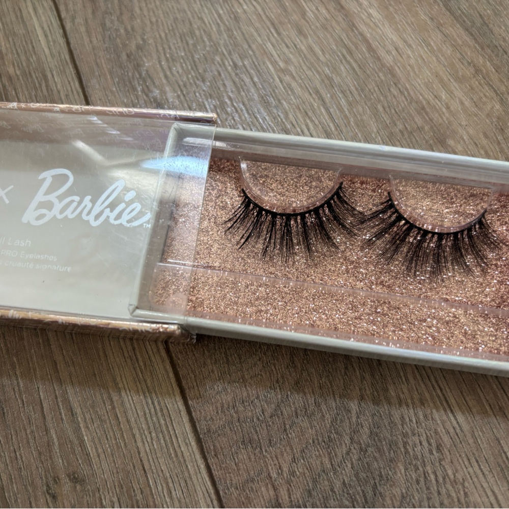 PUR BARBIE FALSE LASHES - never used in original box